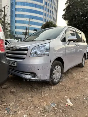 Toyota Noah 2010 Gray