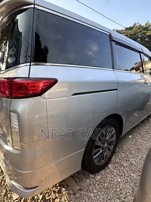 Nissan Elgrand 2011 Silver