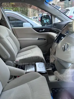 Nissan Elgrand 2011 Silver