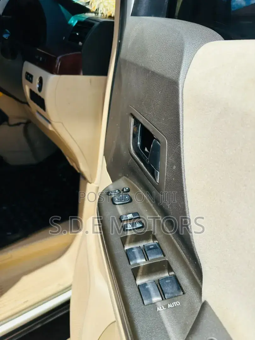 Toyota Alphard 2.4 Petrol FWD 2010 White