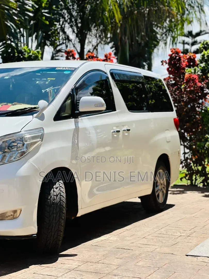 Toyota Alphard 2.4 Petrol FWD 2009 White