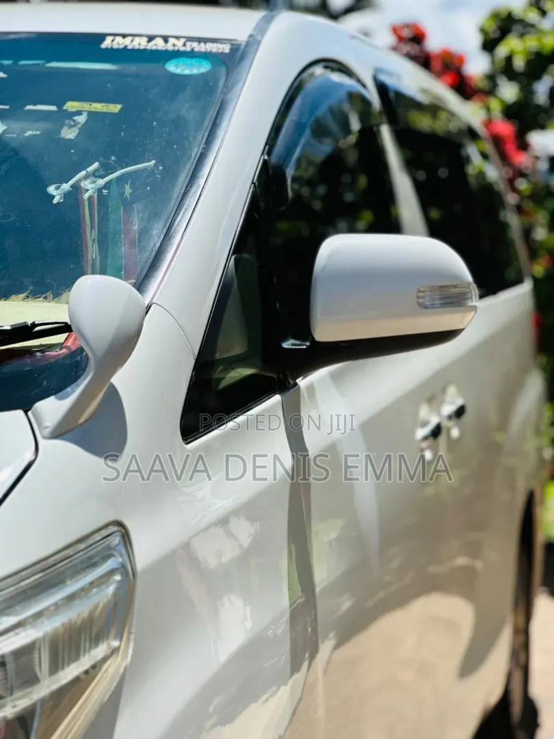 Toyota Alphard 2.4 Petrol FWD 2009 White