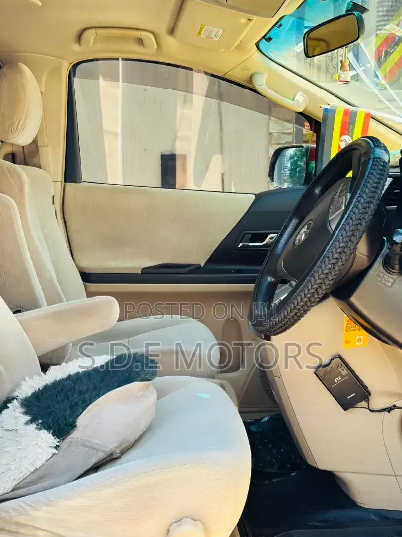 Toyota Alphard 2.4 Petrol FWD 2010 White
