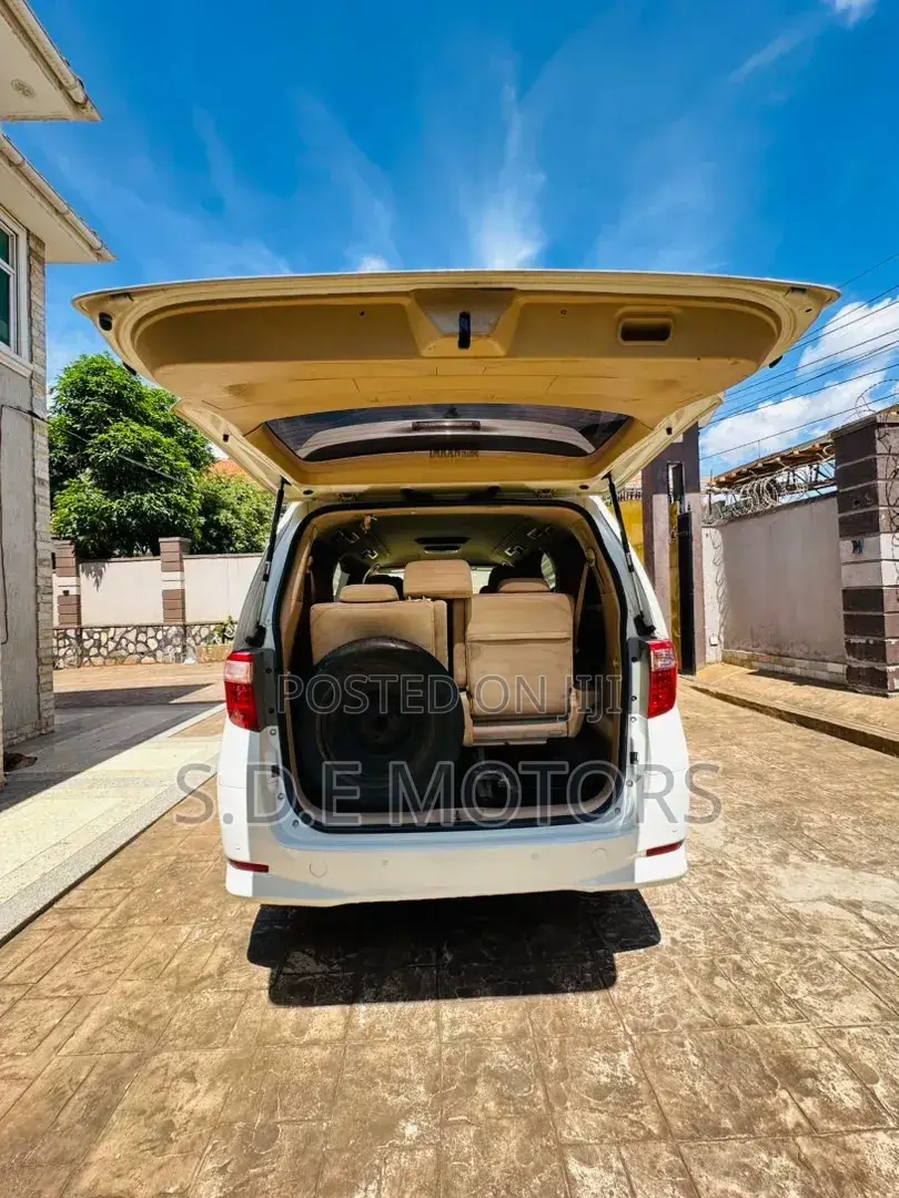 Toyota Alphard 2.4 Petrol FWD 2010 White