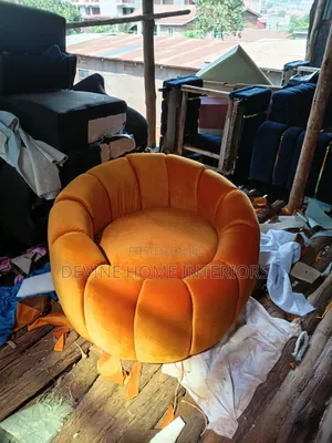 Round Ascent Chair
