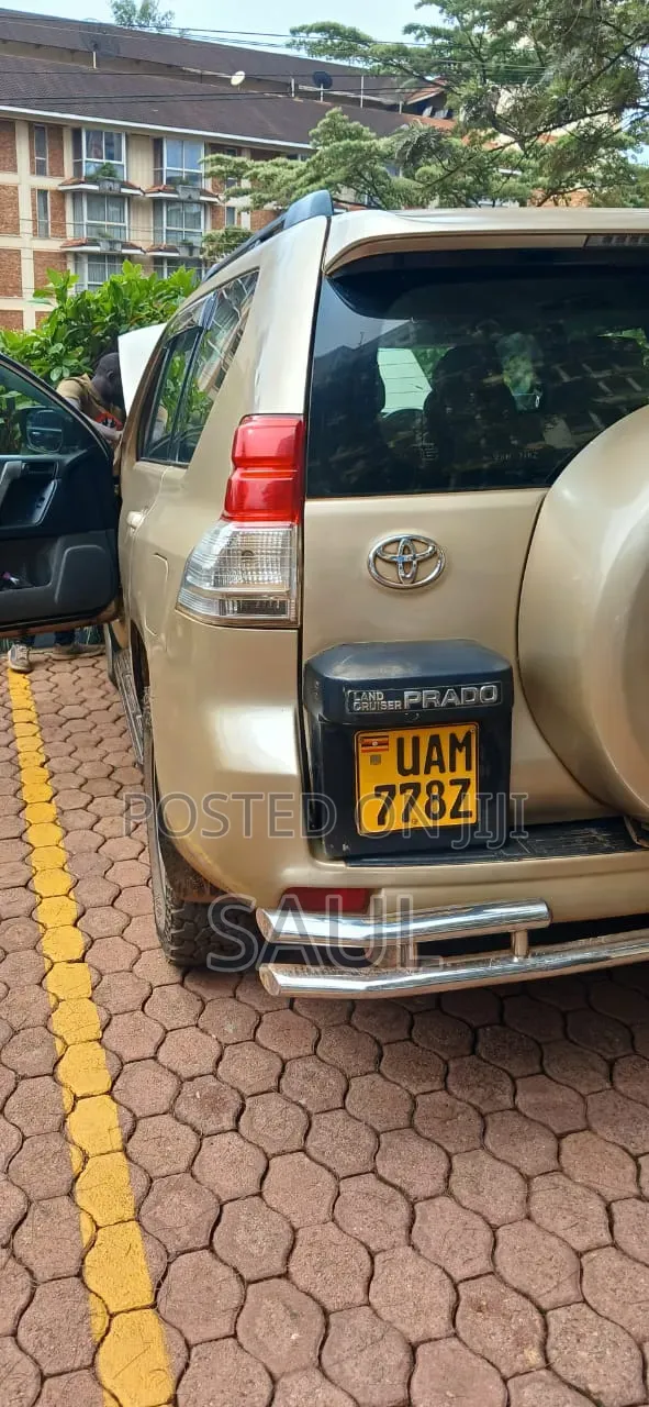 Toyota Land Cruiser Prado 2011 Gold