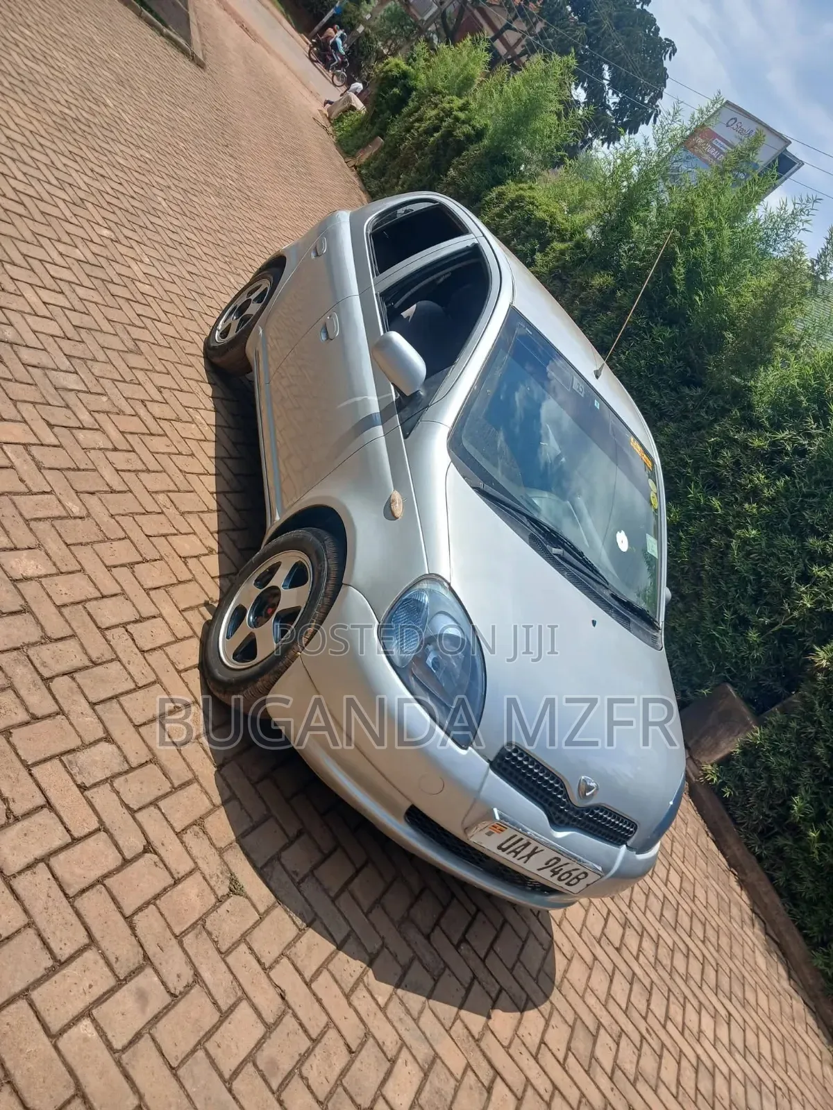 Toyota Vitz 2000 Silver