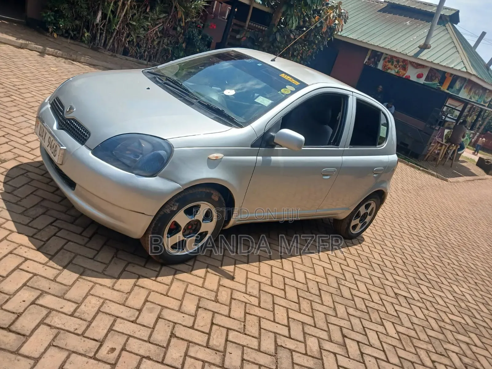 Toyota Vitz 2000 Silver