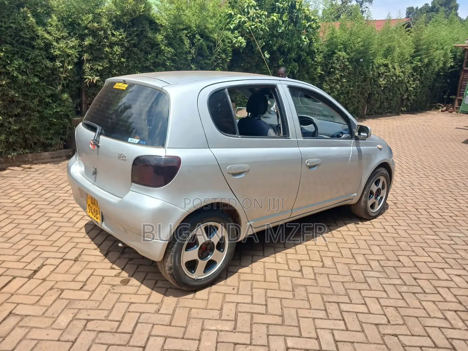 Toyota Vitz 2000 Silver
