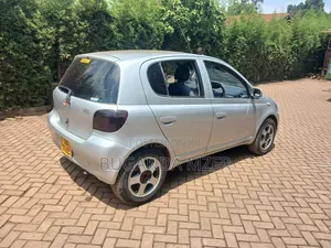 Toyota Vitz 2000 Silver