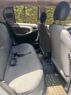 Toyota Vitz 2000 Silver