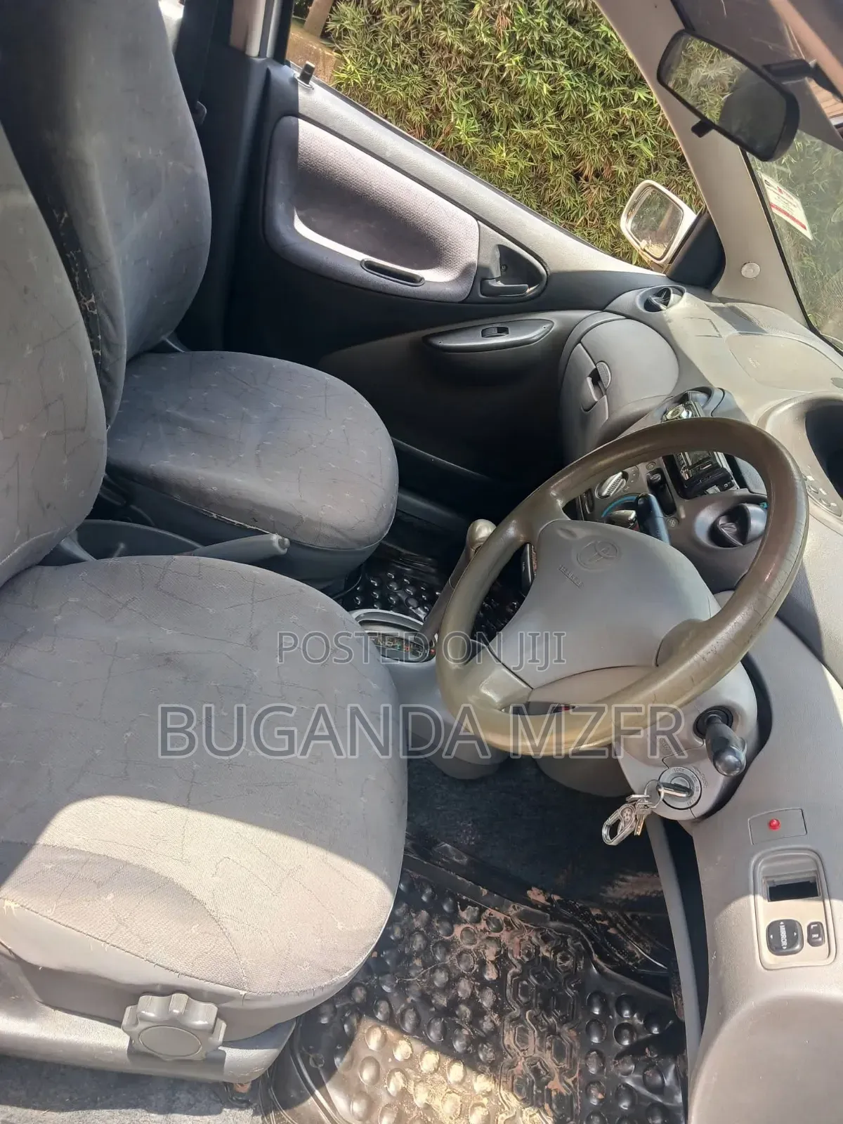Toyota Vitz 2000 Silver