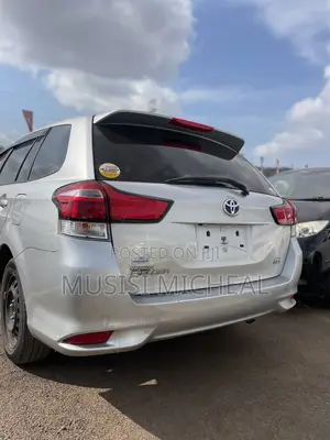 Toyota Corolla Fielder 1.5 Hybrid FWD 2017 Silver