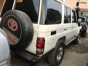 Toyota Land Cruiser Prado 2000 White