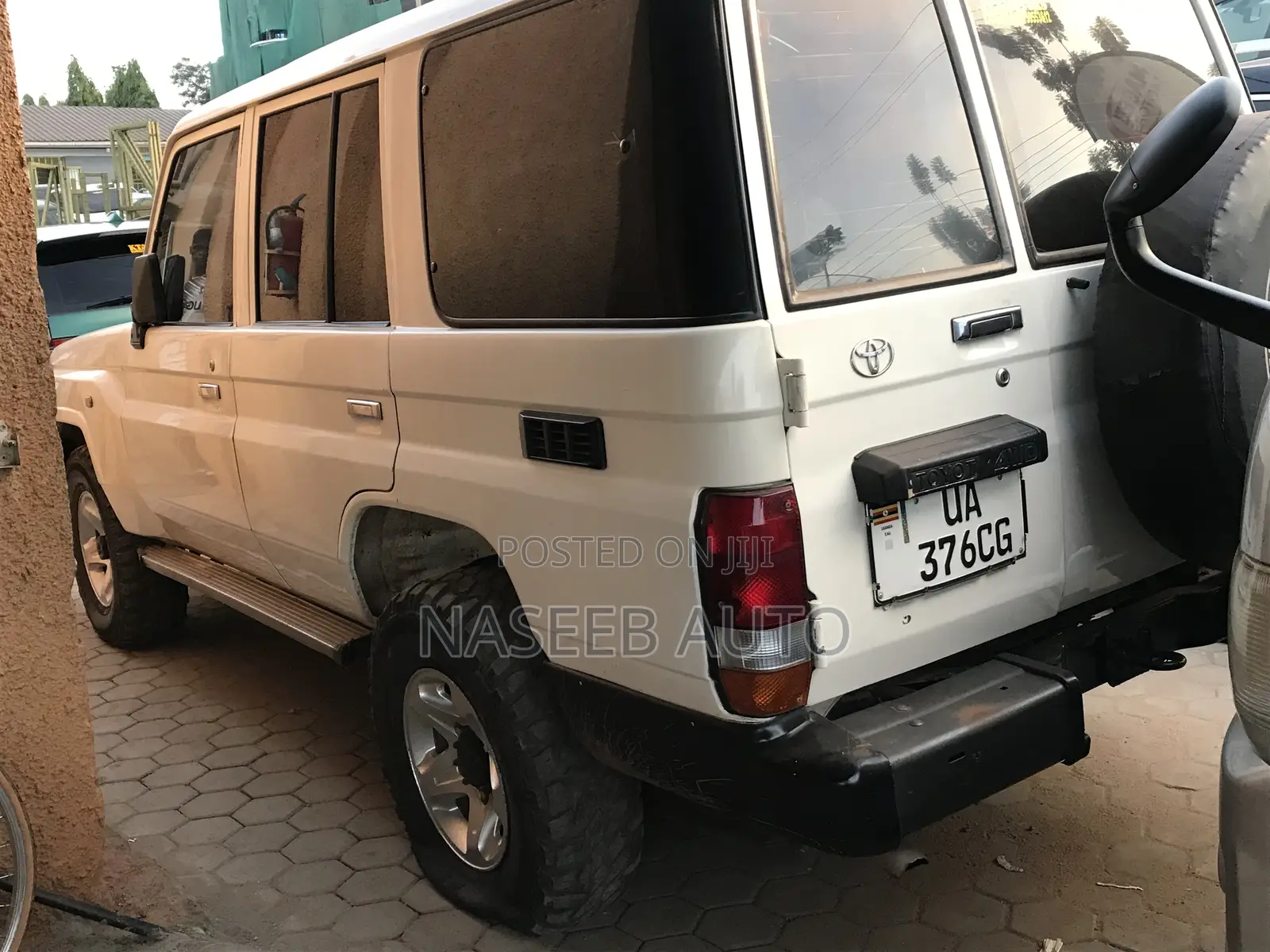 Toyota Land Cruiser Prado 2000 White