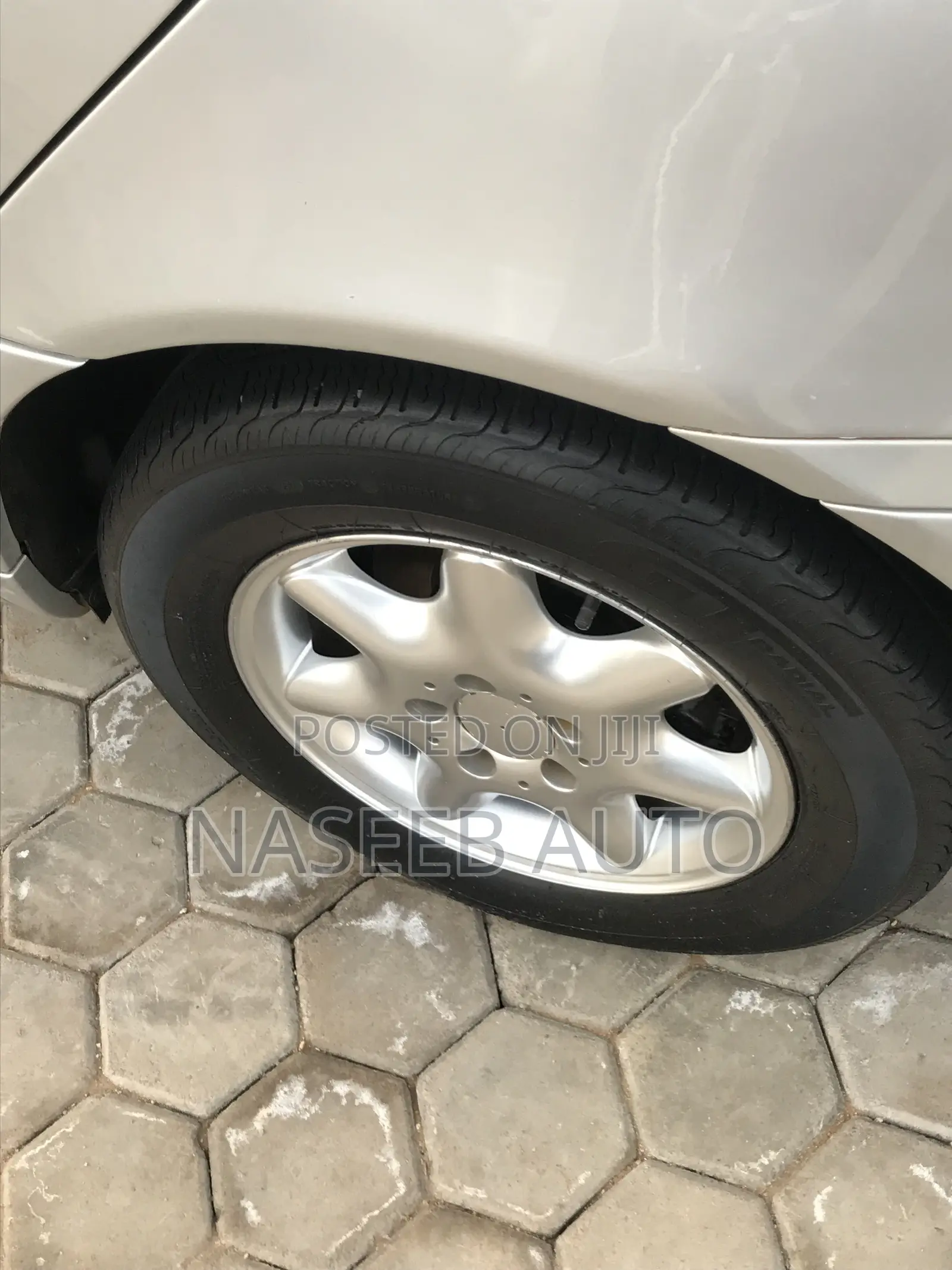 Mercedes-Benz C200 2010 Silver