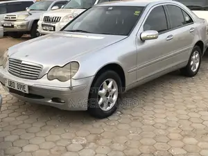 Mercedes-Benz C200 2010 Silver