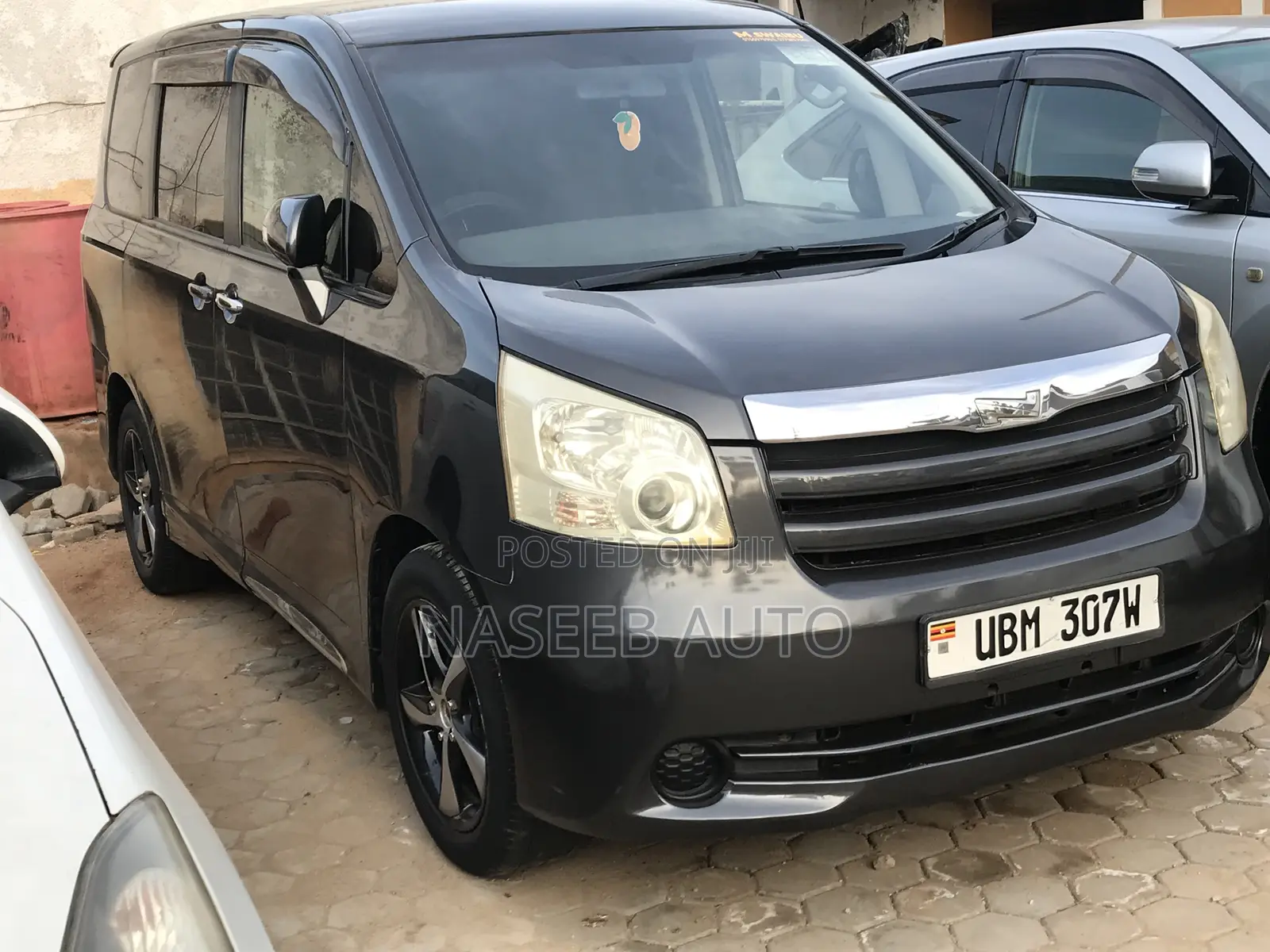 Toyota Noah 2009 Gray