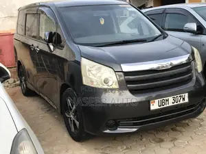 Toyota Noah 2009 Gray