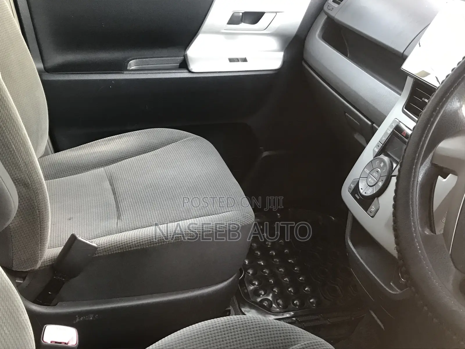 Toyota Noah 2009 Gray