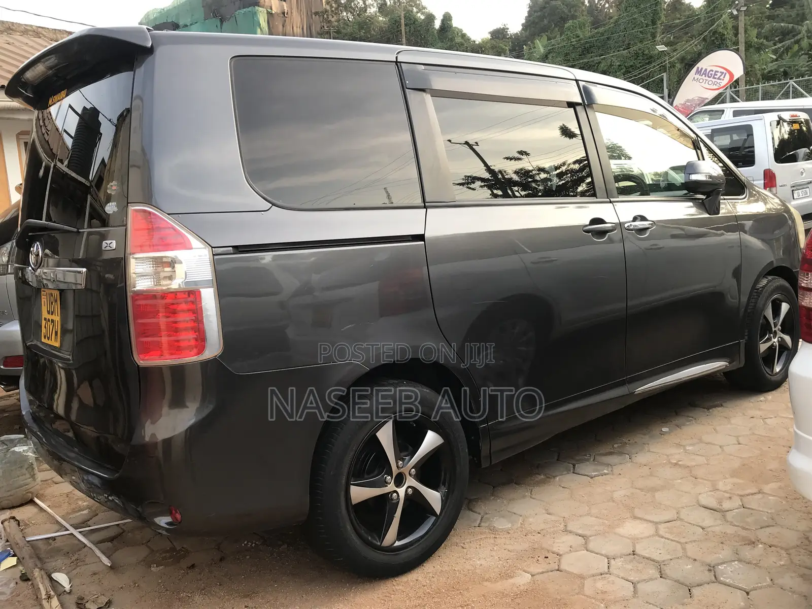 Toyota Noah 2009 Gray