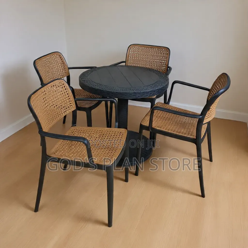 Genuine Outdoor Garden Plastic Table and Chairs for Dining