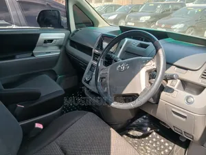 Toyota Noah 2011 Silver