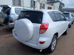 Toyota RAV4 2010 White