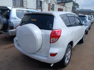 Toyota RAV4 2010 White