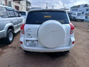 Toyota RAV4 2010 White