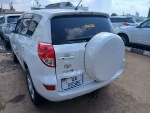 Toyota RAV4 2010 White