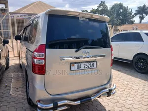 Toyota Noah 2011 Gold