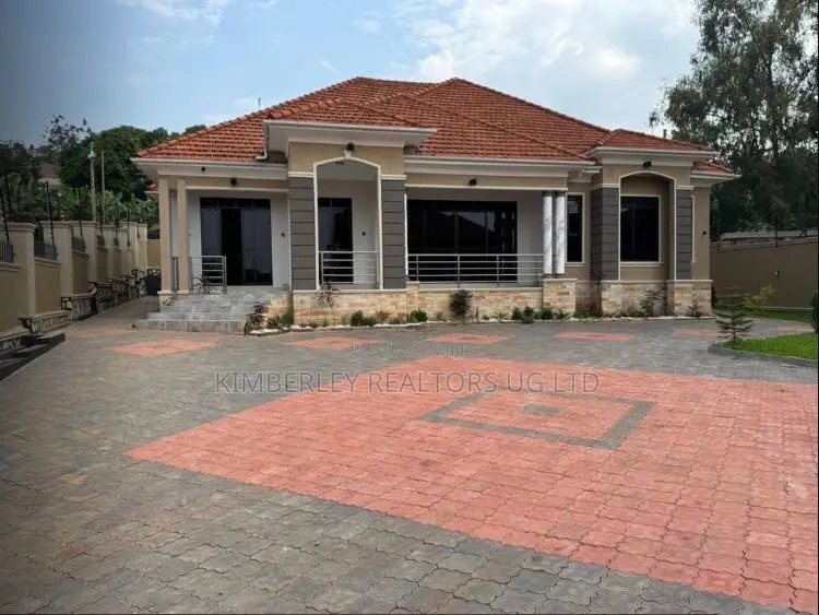 4bdrm House in Katwe for sale