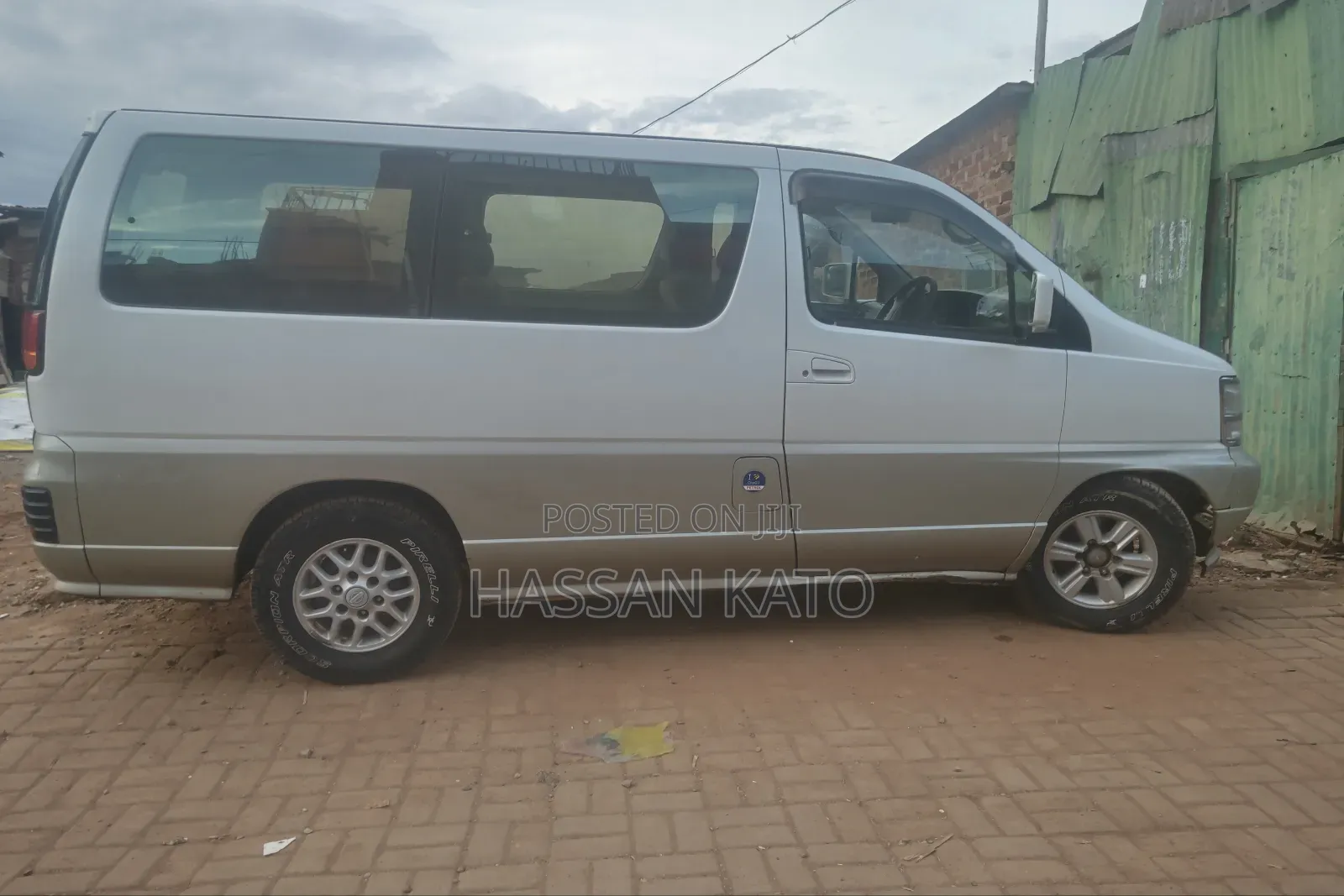 Nissan Caravan (Urvan) 1997 Brown