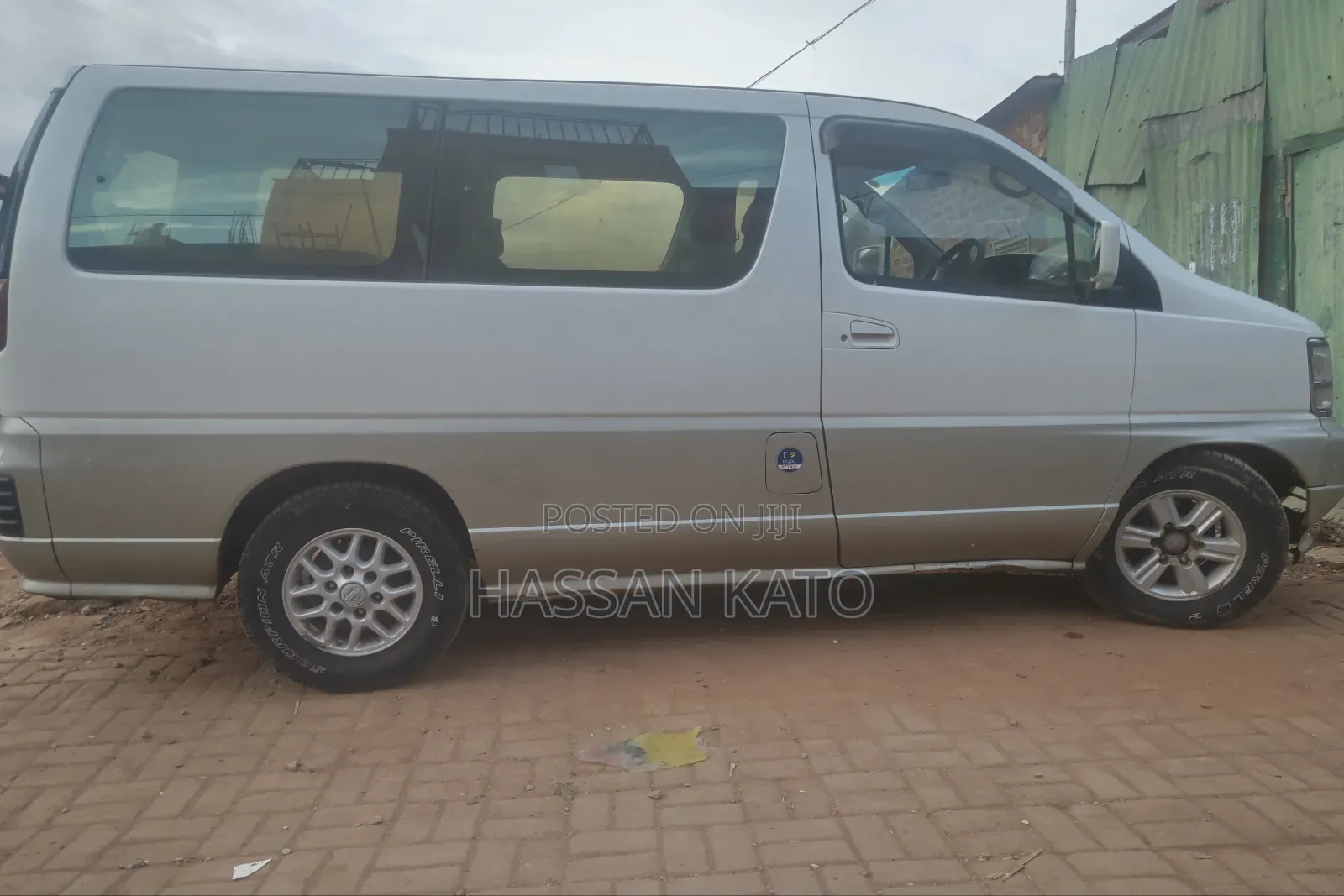 Nissan Caravan (Urvan) 1997 Brown