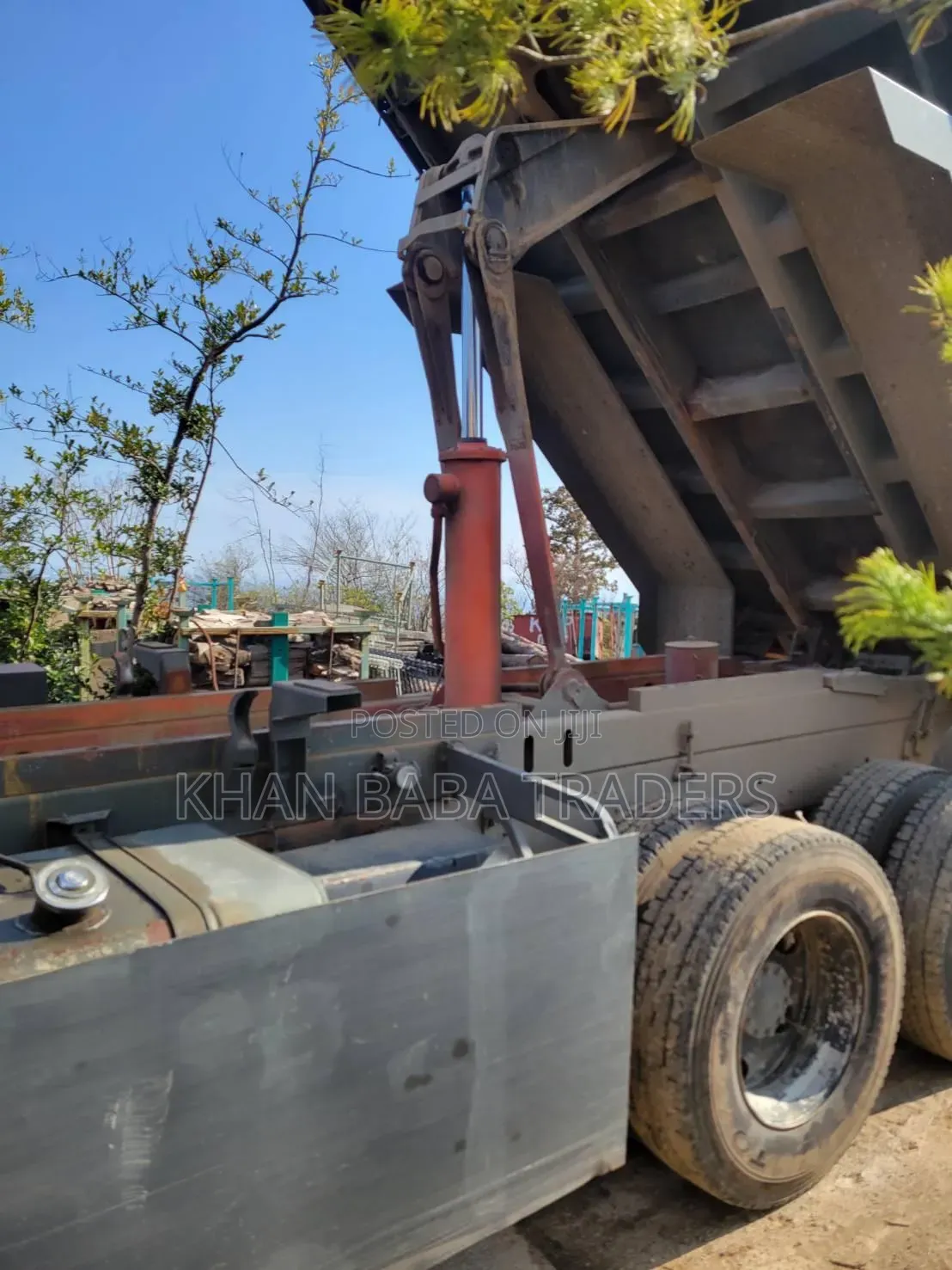 Isuzu 810 Dump Truck (10-Wheeler Tipper) – Heavy Duty 10pc1 V10 Engine