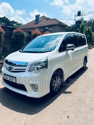Toyota Noah 2013 White