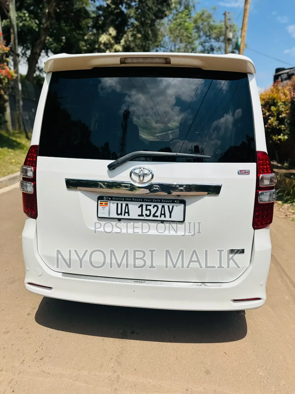 Toyota Noah 2013 White