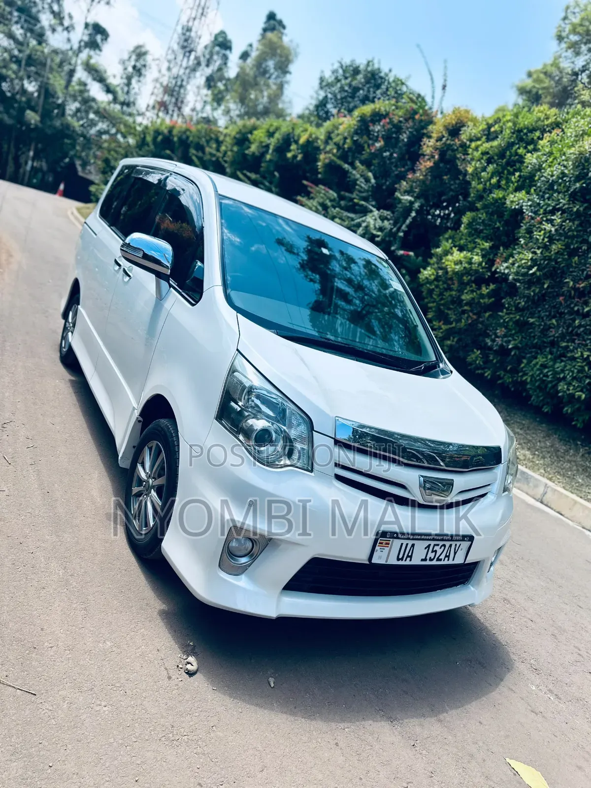 Toyota Noah 2013 White