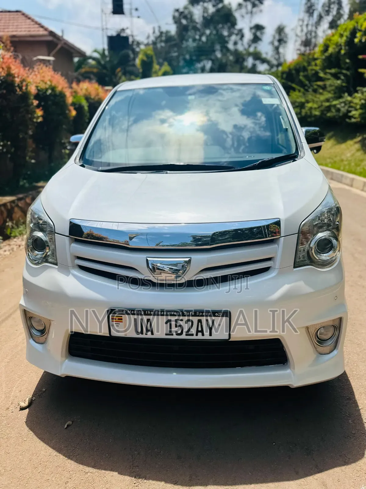 Toyota Noah 2013 White