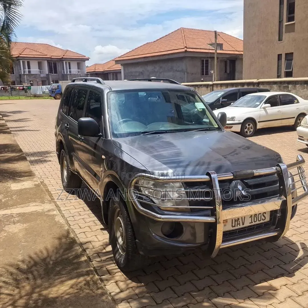 Mitsubishi Pajero 2014 Gray