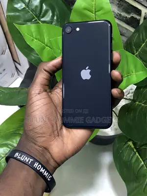 Apple iPhone SE (2022) 128 GB Black