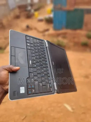 Laptop Dell Latitude E7240 4GB Intel Core i7 SSD 256GB