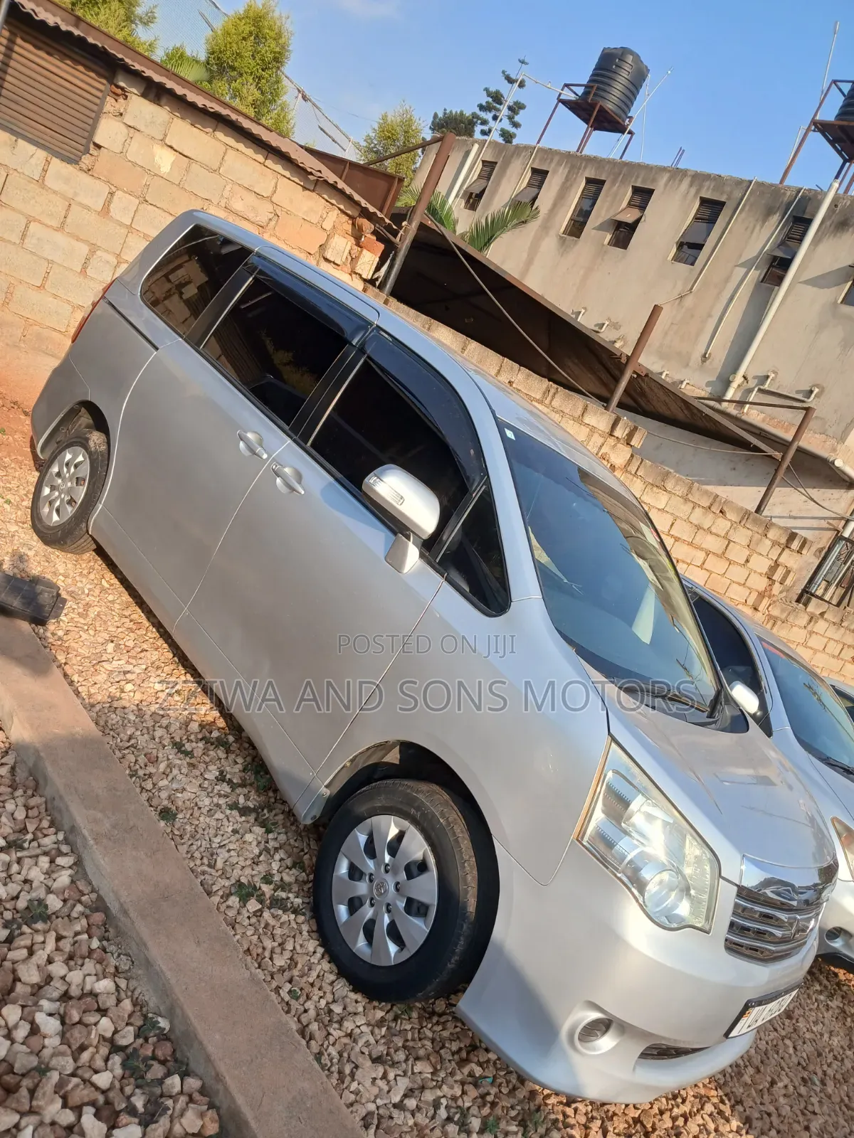Toyota Noah 2012 Silver