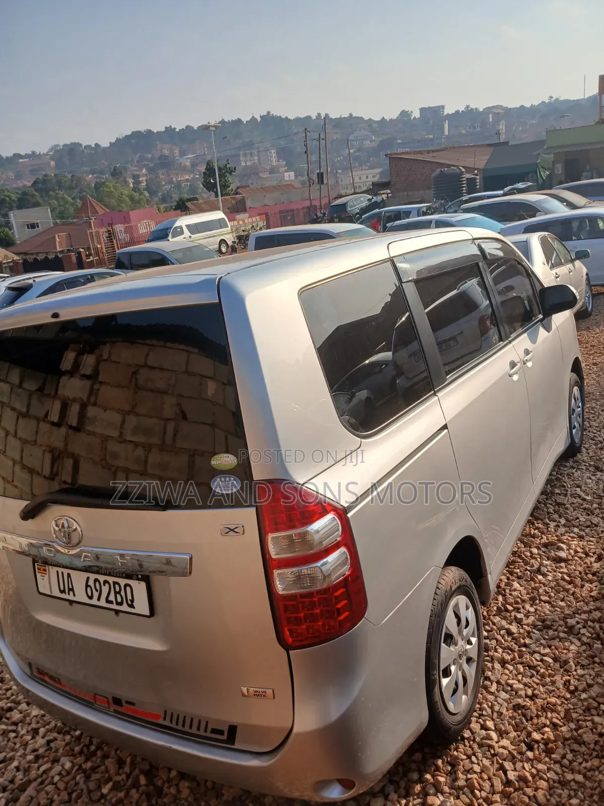 Toyota Noah 2012 Silver