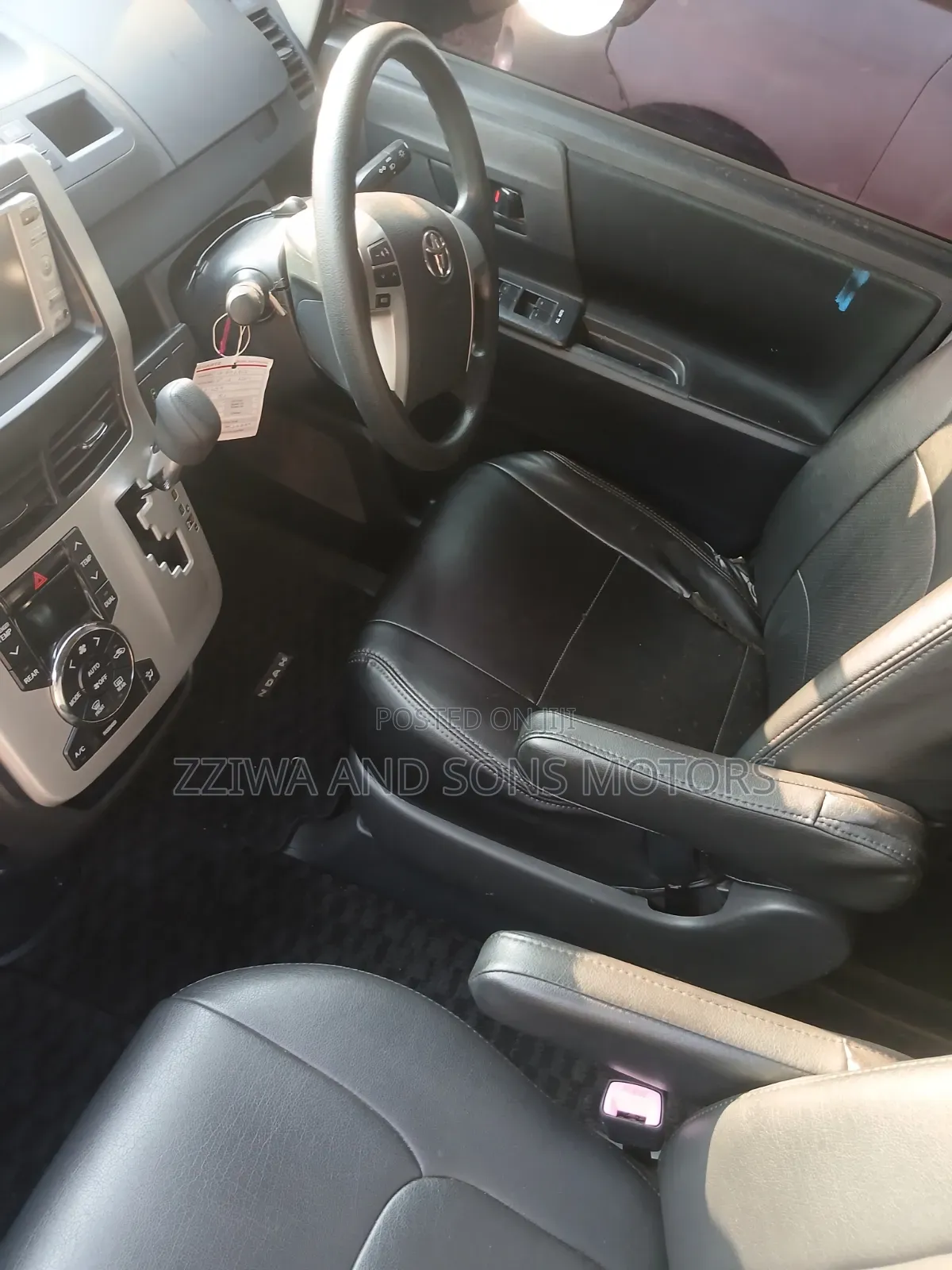 Toyota Noah 2012 Silver