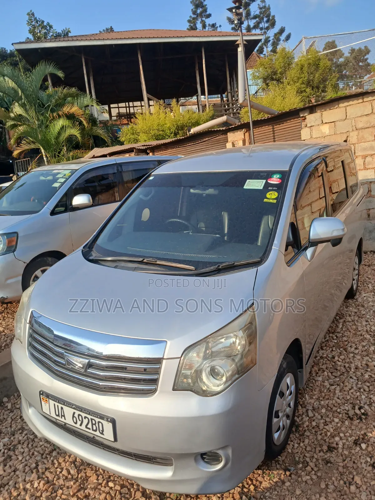 Toyota Noah 2012 Silver
