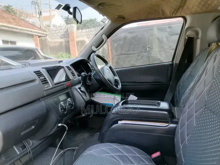 Toyota Urban Cruiser 2013