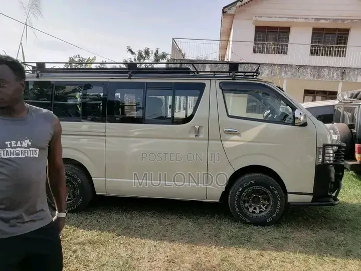 Toyota Urban Cruiser 2013