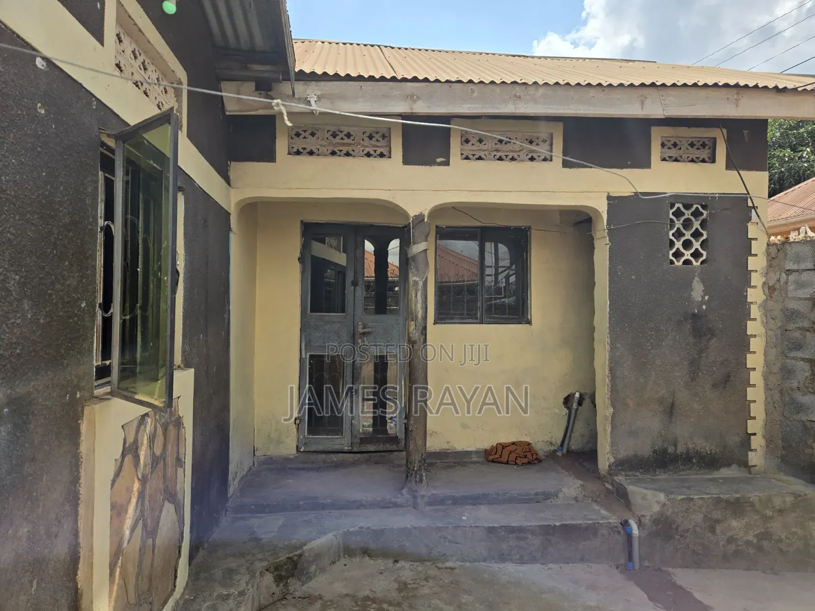 2bdrm House in Semyalo, Central Division for rent